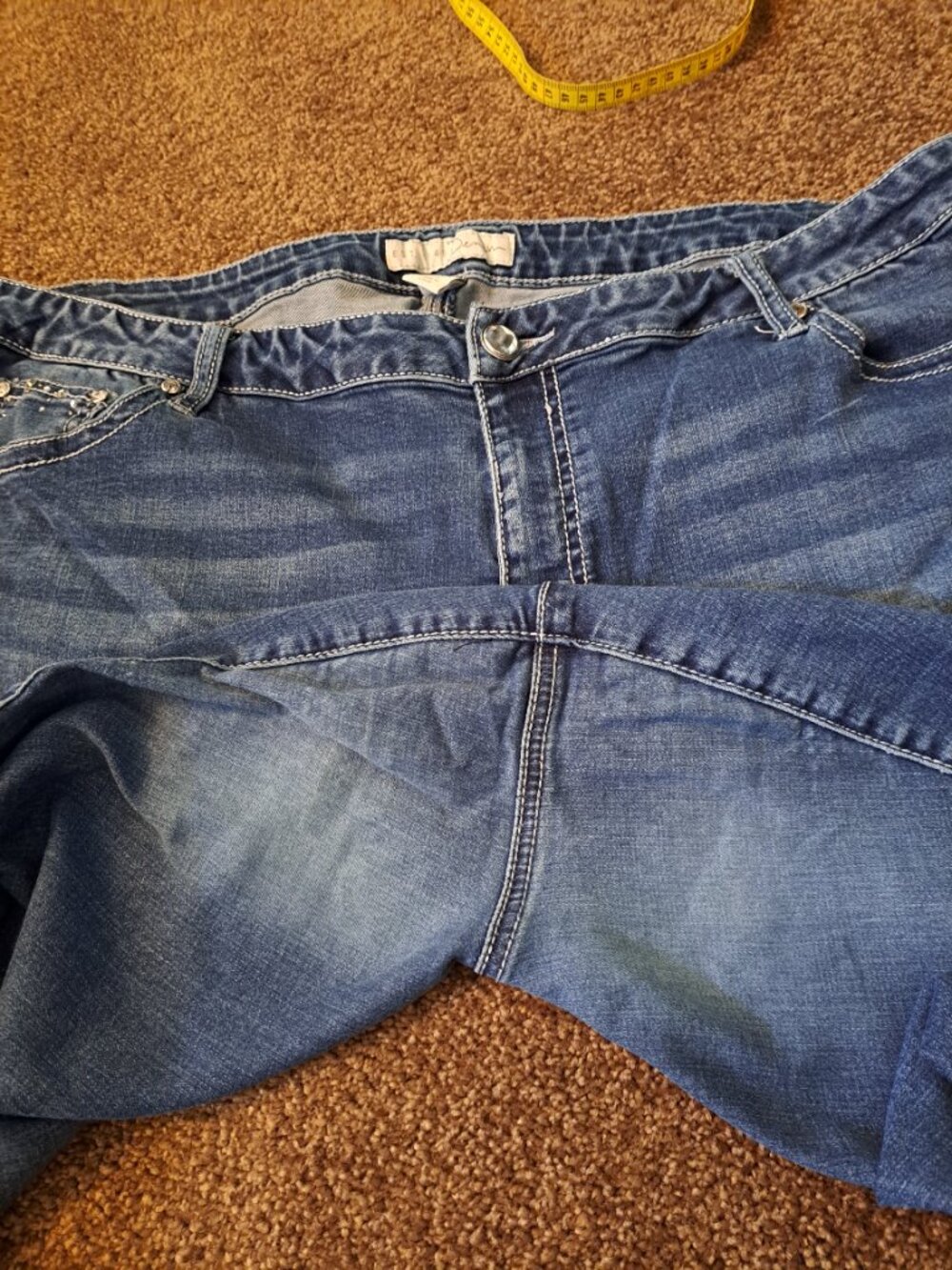 Est.1946 Denim Cropped Jeans With Rhinestone Embellished Flap Pockets - Picture 10 of 10